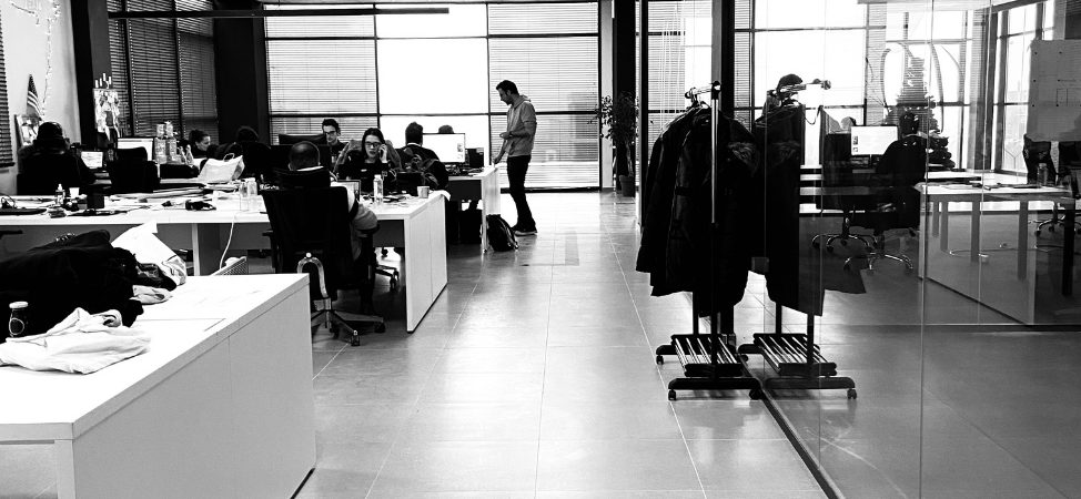 8 Benefits of Using Commercial Window Film in the Office